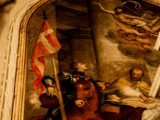 Pala di San Marco (1533-1535) di Antonio De' Sacchis detto il Pordenone. Dettaglio di San Giorgio con la bandiera.