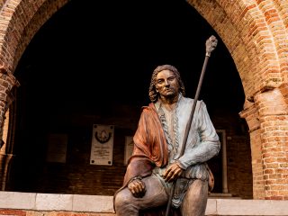Fiorenzo Bacci (1940-2026), scultore perugino. Opera in bronzo dipinto che ritrae il pittore Antonio De' Sacchis detto il Pordenone.